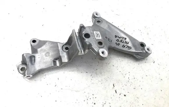 Mercedes-Benz GLA H247 Generator/alternator bracket A2821508000