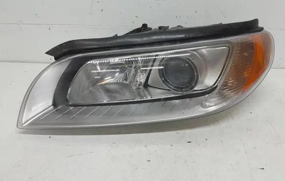Volvo V70 Headlight/headlamp 31214347