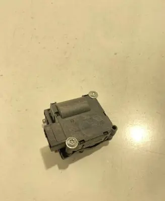 Audi A8 S8 D3 4E Air flap motor/actuator 4E0820511 0132801323
