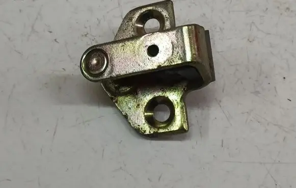 Ford Mondeo Mk III Front door lock loop/hook striker 