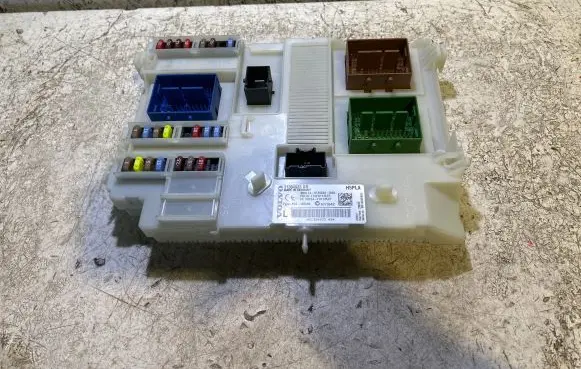 Volvo V60 Relay mounting block 31384933AB 98HH43720040AA 3659AF01125TP