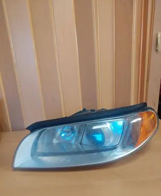 Volvo V70 Headlight/headlamp 31214347