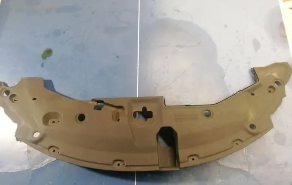 Toyota Avensis T270 Radiator trim 5328905010