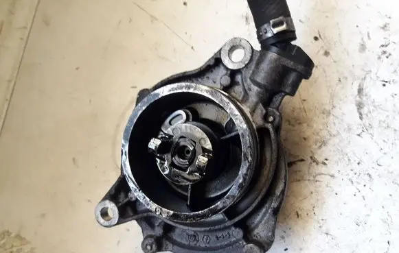 BMW 5 E39 Vacuum pump