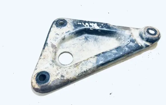 Engine mounting bracket
