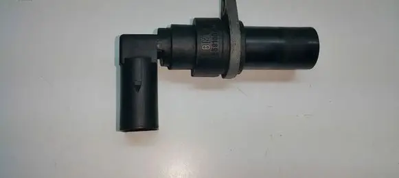 BMW 5 E39 Crankshaft position sensor 2247926 13622247926