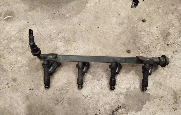 Suzuki Forenza Fuel main line pipe 96886789