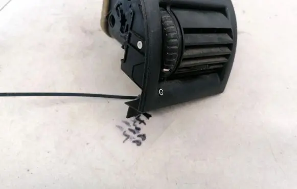 Opel Astra G Dash center air vent grill