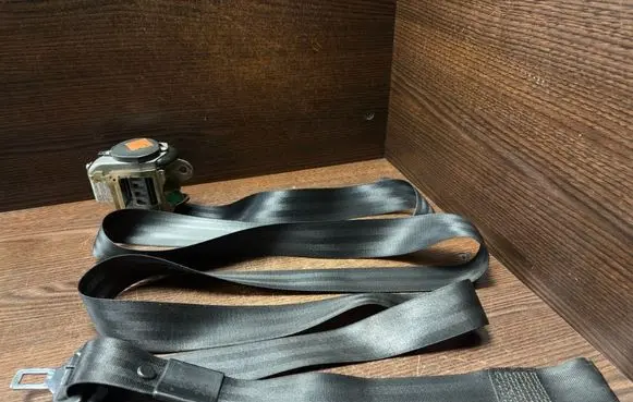 Audi A3 S3 8L Front seatbelt 560545901 560559500B