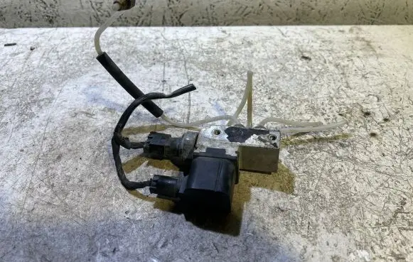 Mercedes-Benz E W211 Air suspension valve block A2113200158