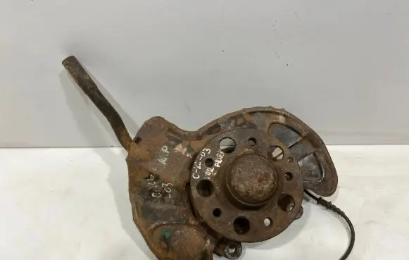 Mercedes-Benz C W203 Front wheel hub spindle knuckle
