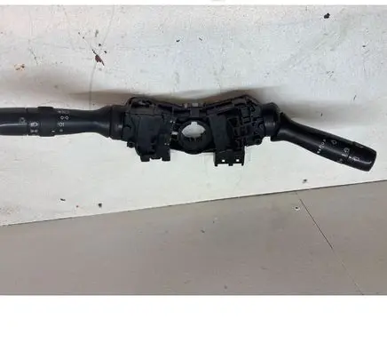 Toyota Yaris Wiper turn signal indicator stalk/switch 17F144 PA6GF30