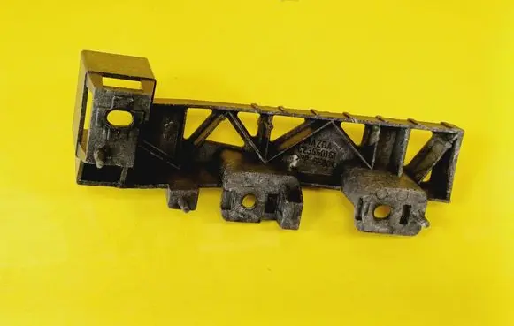 Mazda 5 Headlight/headlamp mounting bracket C23550151