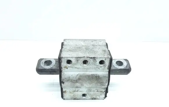 Mercedes-Benz CLS C219 Engine mount bracket A2122400418