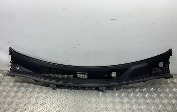 Mitsubishi Outlander IV Windshield trim 7405B057 LM335311300