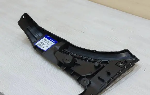Volvo XC90 Front bumper mounting bracket 30698128