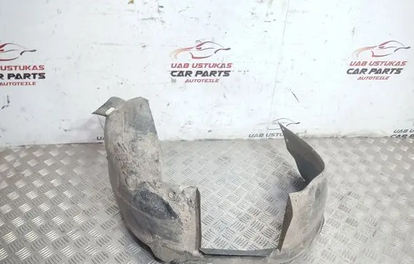 Front wheel arch liner splash guards
