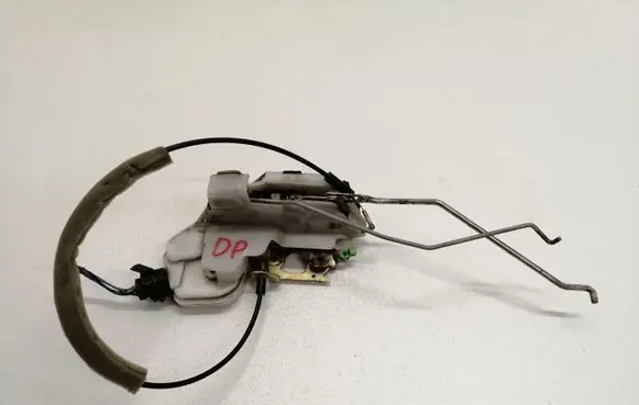 Mitsubishi Pajero Front door lock