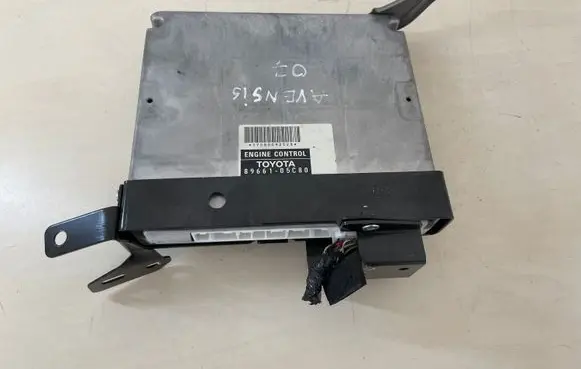 Toyota Avensis T250 Engine control unit/module 8966105C80