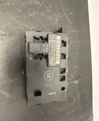 Mercedes-Benz C W203 Door control unit/module 2038201485 351324