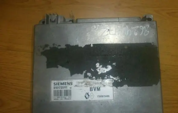Renault Laguna I Engine control unit/module s101725111q