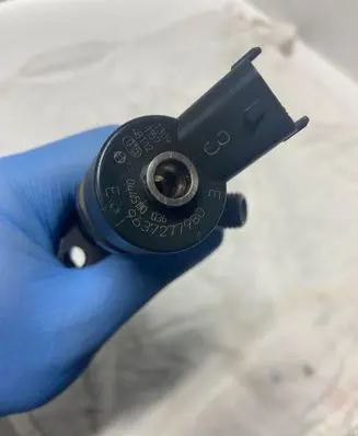 Peugeot 607 Fuel injector 9637277980