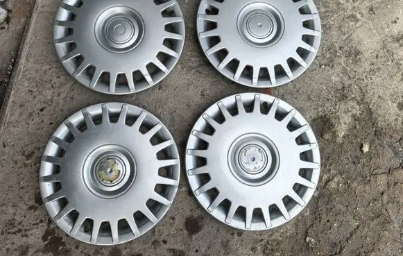 Volkswagen Golf IV R15 wheel hub/cap/trim 1J0601147H