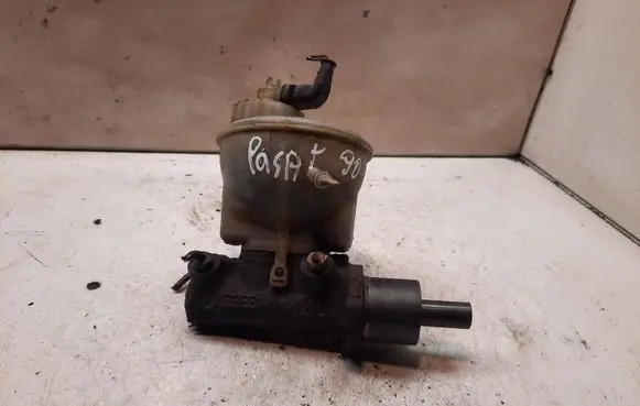 Volkswagen PASSAT B3 Master brake cylinder 1H1611307A