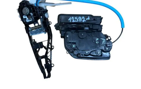 BMW 2 F46 Front door lock 51217281935 7281935 A046465