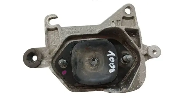 Engine mount vacuum valve