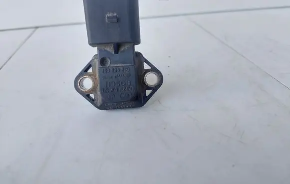 Volkswagen PASSAT B5 Air pressure sensor 038906051