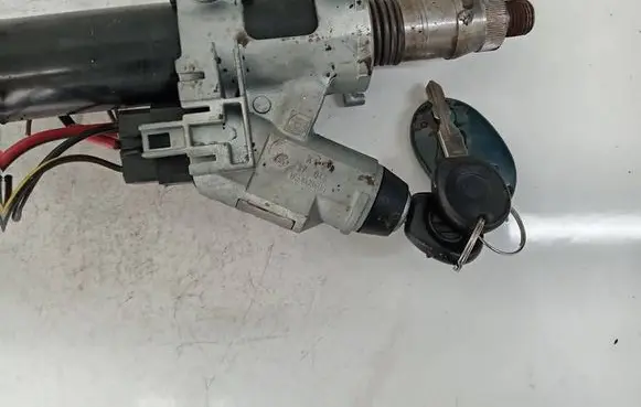 Volkswagen Golf III Ignition lock 357905851