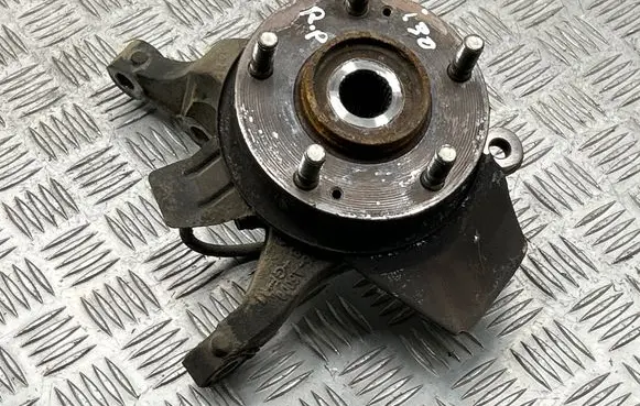 Hyundai i30 Front wheel hub spindle knuckle 