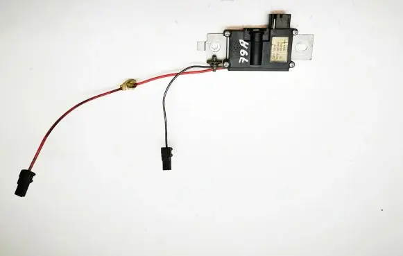 Chrysler 300 - 300C Aerial antenna amplifier 05081032AF