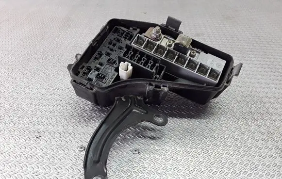Volvo S70 V70 V70 XC Fuse module 9128576 9162084