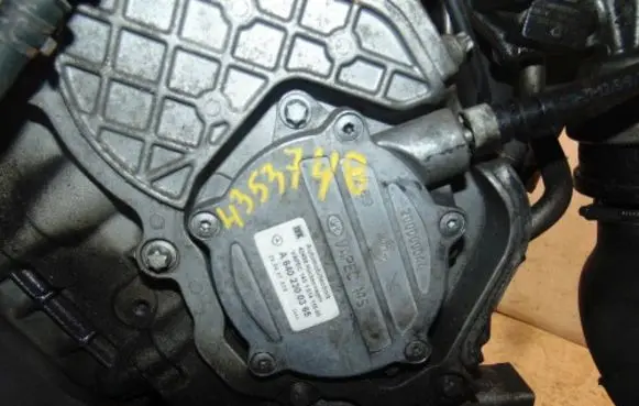 Mercedes-Benz B W245 Vacuum pump A6402300365