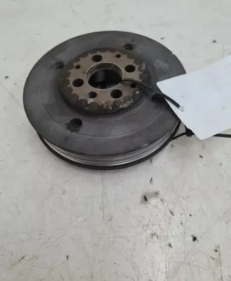 Volkswagen Golf IV Crankshaft pulley 038105243