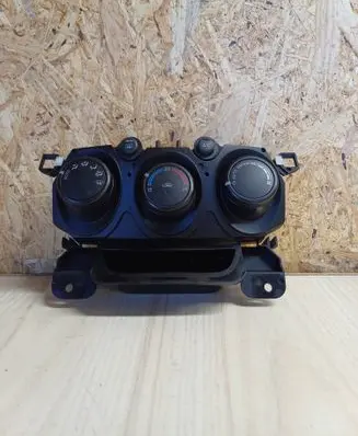 Mazda 2 Climate control unit DF7961190E 40113 8D16A