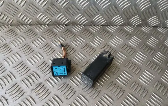 Jaguar XJ X308 Coolant fan relay LJA6702AA V23141C2101X8 93AG14A464KHA