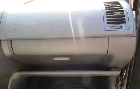 Volkswagen Polo IV 9N3 Glove box 