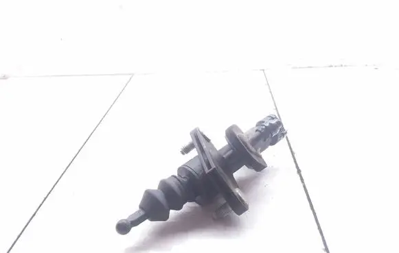 Opel Meriva A Clutch master cylinder 13112244