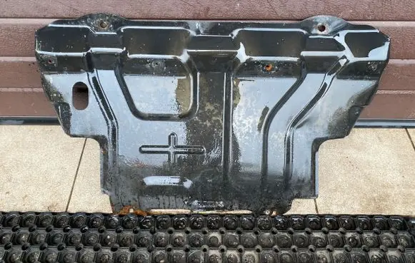 Nissan Pathfinder R51 Engine splash shield/under tray