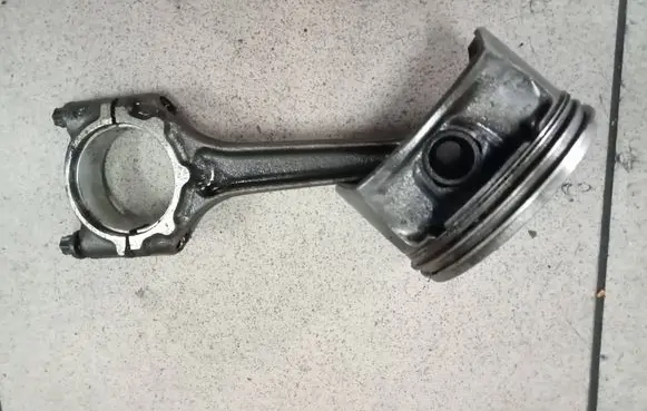 Opel Astra H Piston with connecting rod 16XEP