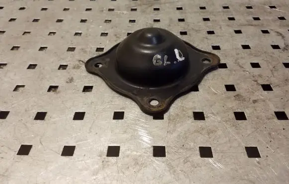 Volkswagen Touareg II Front shock absorber mounting bracket 7P0512087