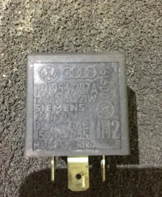Volkswagen PASSAT B3 Other relay 191953227a j590cj945
