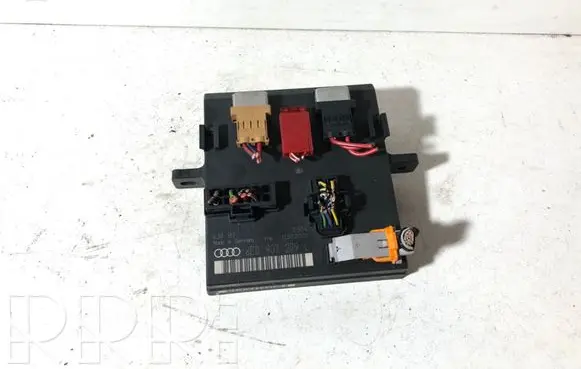 Audi A4 S4 B7 8E 8H Comfort/convenience module 8E0907279L