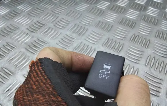 Toyota Verso ESP (stability program) switch 15C032