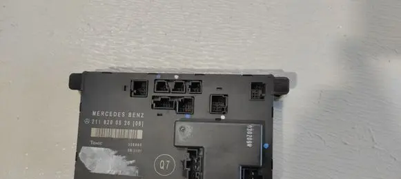 Mercedes-Benz E W211 Door control unit/module 2118200526
