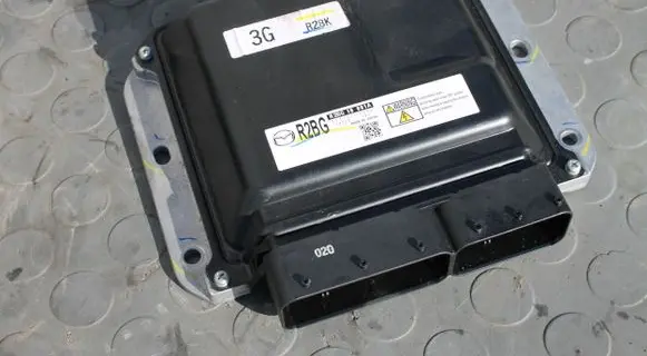 Mazda 6 Engine control unit/module R2BG18881A