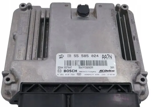 Opel Zafira C Engine control unit/module 55585024